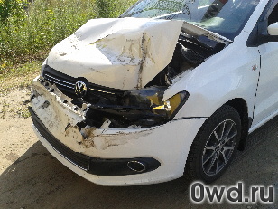 Битый автомобиль Volkswagen Polo