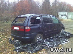 Битый автомобиль Ford Galaxy